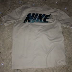 White NIKE T-Shirt